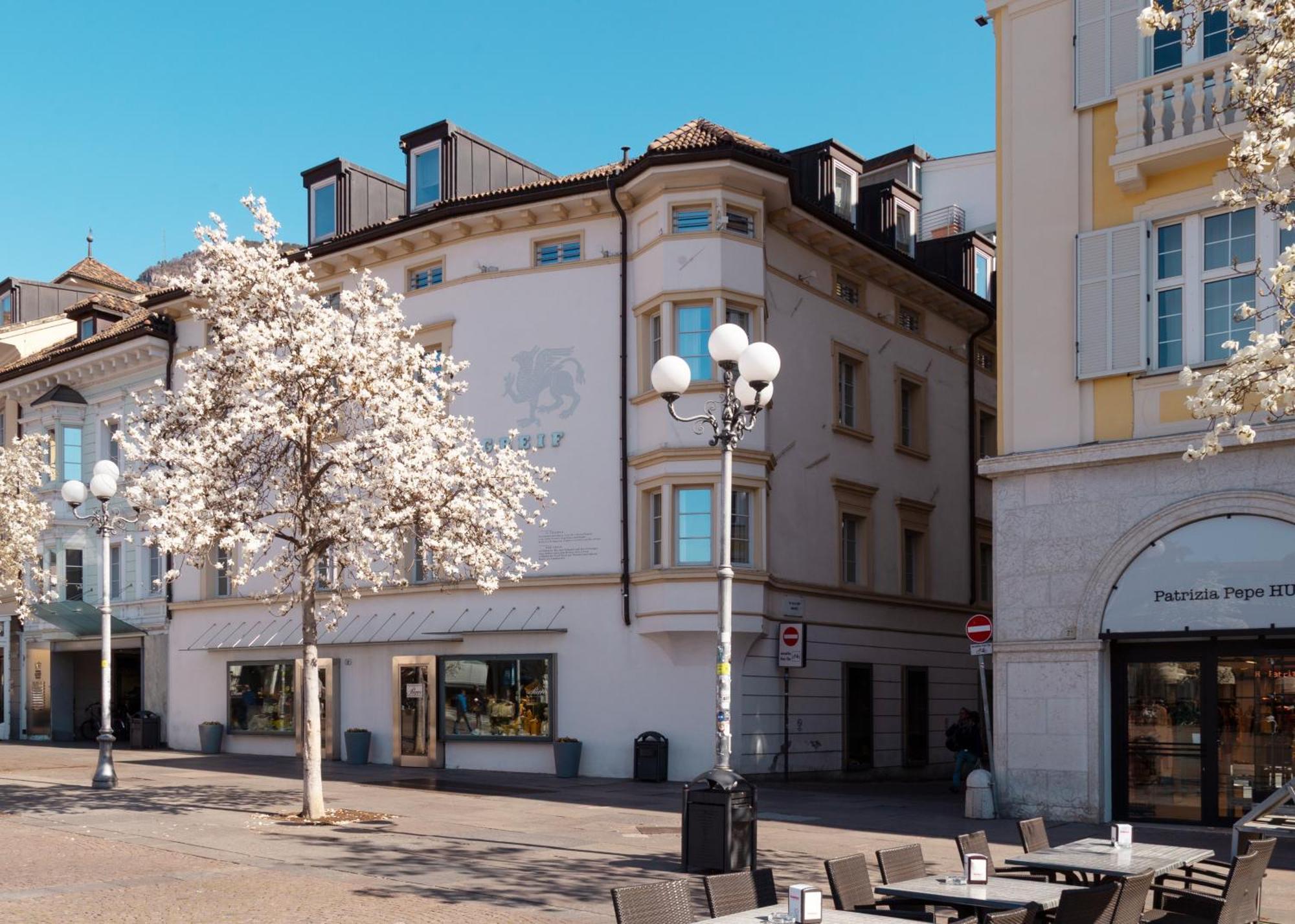 Hotel Greif, A Member Of Design Hotels Bolzano Exterior foto